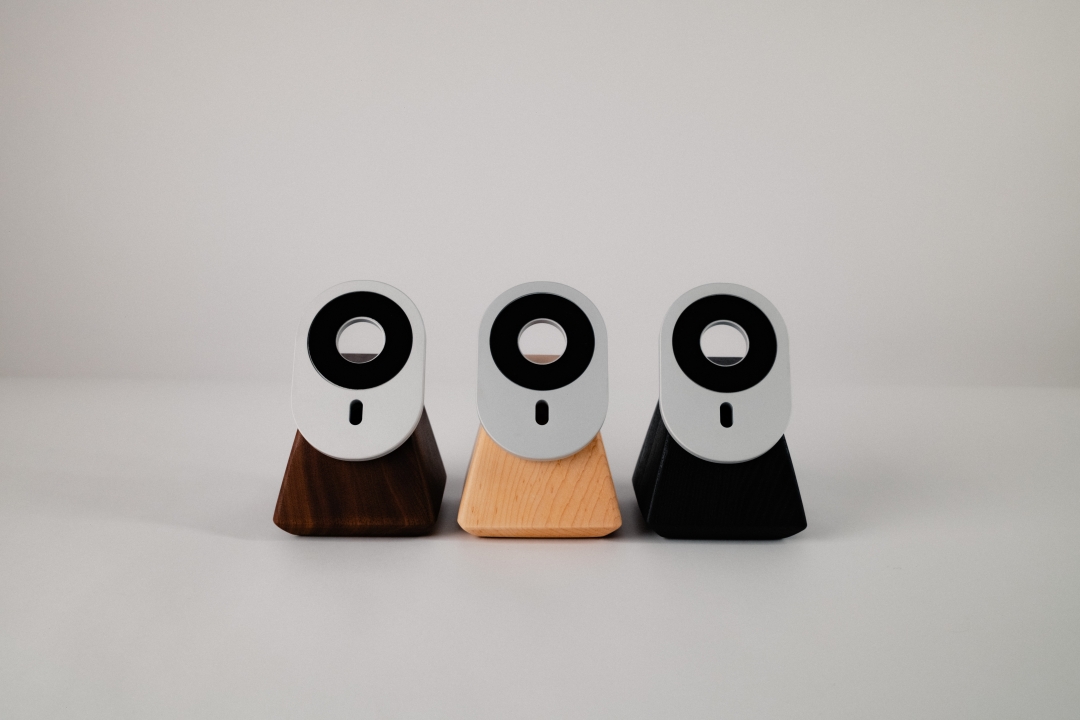 Tilde Woodworking Launches Monolith MagSafe Stand: A Sustainable Alternative to Plastic Phone Chargers